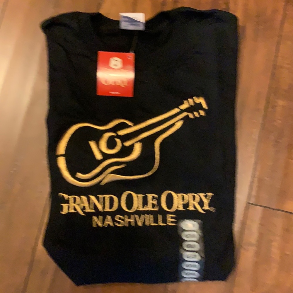 NWT TShirt. Size M. Grand Ole Opry